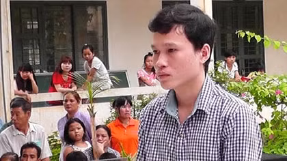 Chưa được xóa án tích, vẫn vác đá đập đầu bạn