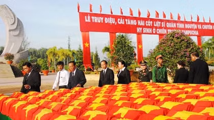 Truy điệu, cải táng hài cốt liệt sĩ quân tình nguyện 