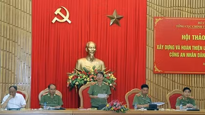 Xây dựng ngọn đuốc soi đường, chỉ đạo thực tiễn xây dựng lực lượng 
