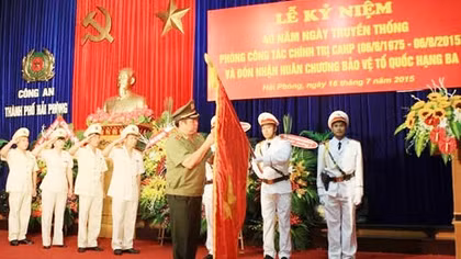 Phòng công tác chính trị CATP Hải Phòng đón nhận Huân chương BVTQ hạng Ba