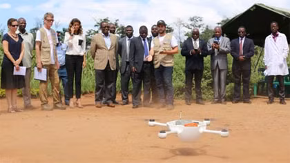 Sử dụng drone vận chuyển mẫu máu đến phòng thí nghiệm