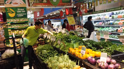 Tập trung kiểm tra chất lượng rau và thịt