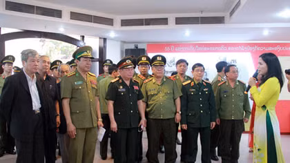 Triển lãm về tình hữu nghị giữa Công an Việt Nam và lực lượng an ninh Lào
