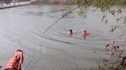 Hai nữ công nhân công ty Samsung bị lũ cuốn trôi