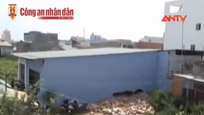 (CLIP) Giây phút sập kho hàng khiến 4 người thương vong
