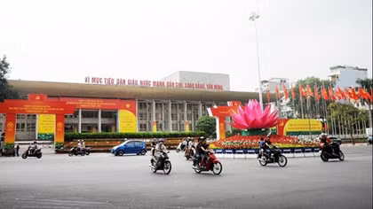 Hà Nội rực rỡ cờ hoa chào mừng Đại hội Đảng bộ thành phố