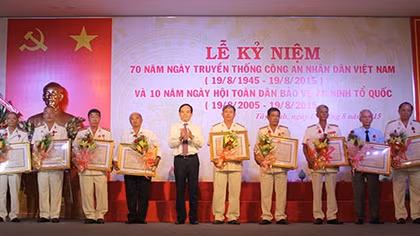 Tuyên dương 70 tập thể, cá nhân xuất sắc đảm bảo ANTT