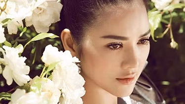 Khoe của, thất tình và giải thưởng