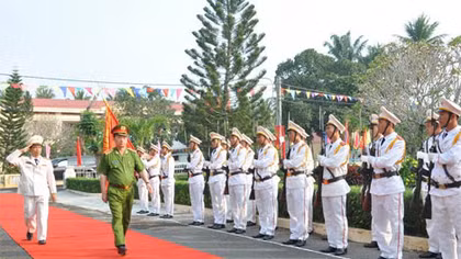 Trại giam Xuân Phước đón nhận Huân chương Chiến công hạng Nhì