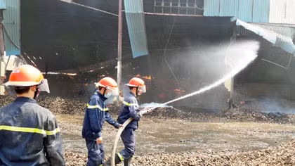 Kho đang thế chấp ngân hàng trị giá 60 tỷ bốc cháy "bí ẩn"
