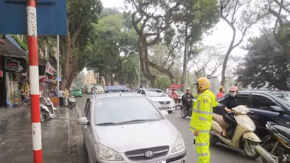 Nhận diện 'taxi dù' trên đường phố Hà Nội