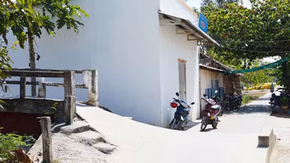 Dốc cầu cao không hợp lý khiến nhiều người dân bị tai nạn