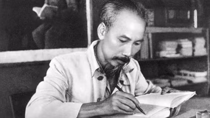 Công an từ nhân dân mà ra, vì nhân dân phục vụ 