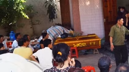 Một người dân bị đâm tử vong ở Lào