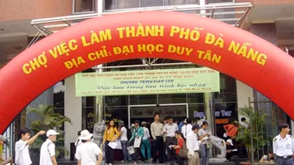 Hơn 10.000 lao động và sinh viên Đà Nẵng tham gia hội chợ việc làm