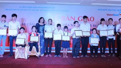 VietinBank Bình Phước: 500 triệu đồng giúp người nghèo 