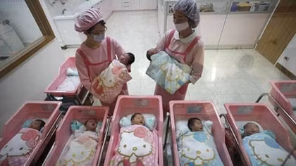 Tỷ lệ sinh quá thấp: 700 năm tới, người Hàn, Nhật sẽ... biến mất khỏi trái đất