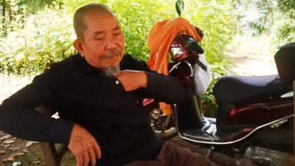 Ông già Biển Hồ 'cướp cơm Hà Bá'
