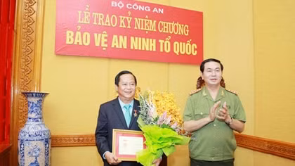 Bộ Công an tổ chức Lễ trao tặng Kỷ niệm chương “Bảo vệ an ninh Tổ quốc”