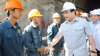 Phó Thủ tướng Hoàng Trung Hải kiểm tra tiến độ dự án hầm đường bộ đèo Cả 