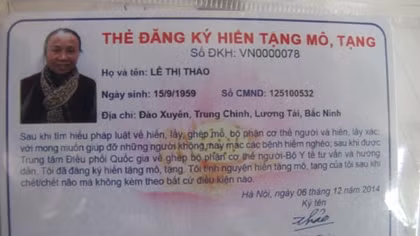 Người phụ nữ mang cơ thể mình đi làm từ thiện