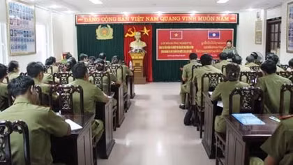 Tập huấn nghiệp vụ cho Công an 2 tỉnh nước bạn Lào