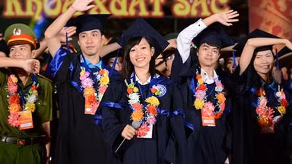 32/63 thủ khoa đủ điều kiện tiếp nhận vào làm công chức Hà Nội