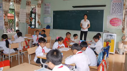Miệt mài “gieo” con chữ nơi phên dậu Mường Nhà