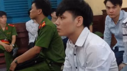 Mâu thuẫn trong hát karaoke đâm chết người