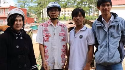 Thưởng nóng 2 thanh niên dũng cảm cứu người trong lũ dữ