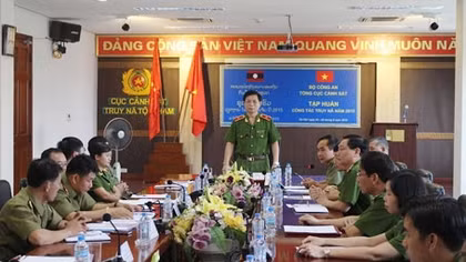 Tập huấn công tác truy nã tội phạm cho Cảnh sát Lào