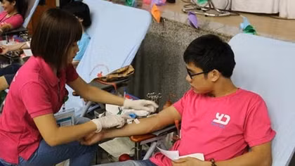 Tiếp nhận 2.000 đơn vị máu trong 'Ngày hội hiến máu – Youth Day 2015'