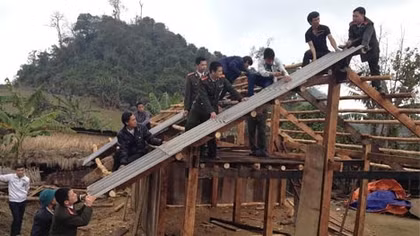 Đoàn viên thanh niên Chi đoàn an ninh xã hội với chương trình Xuân tình nguyện