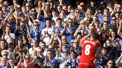 Steven Gerrard: 'Cổ động viên Chelsea tôn trọng tôi vài giây, sỉ nhục tôi cả trận'