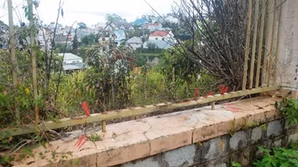 Tá hỏa phát hiện thi thể cháy đen nằm bên lề đường