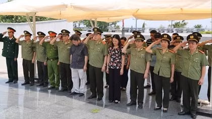 Văn phòng Bộ Công an tổ chức về nguồn