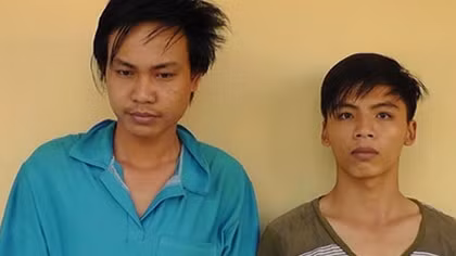 Hai gã trai trẻ chém người tàn độc rồi bỏ trốn