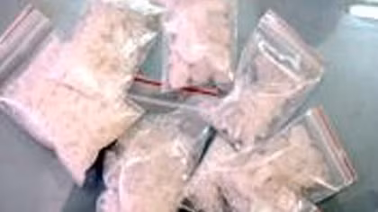 Nhân viên sòng bạc bán hàng 'đá'