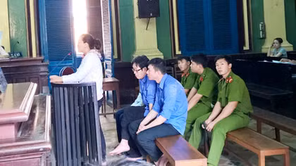Đường dây buôn lậu phụ tùng xe đầu kéo lãnh án