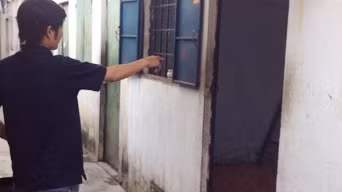 Hàn gắn bằng… dao