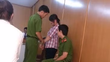 Quái nữ nghiện cướp giật giữa trung tâm Sài Gòn
