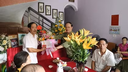 Tặng kỷ niệm chương cho cơ sở điệp báo thời kháng chiến chống Pháp