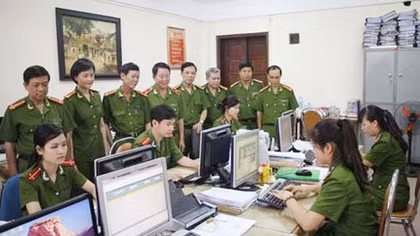 Mừng công đón nhận danh hiệu Anh hùng lực lượng vũ trang nhân dân