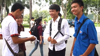 Thêm nhiều thí sinh bị đình chỉ vì mang điện thoại vào phòng thi