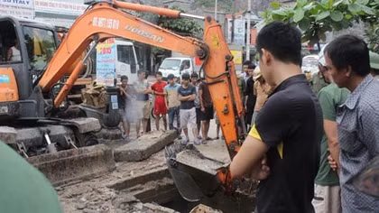 Quảng Ninh mưa lớn, một người bị lũ cuốn trôi