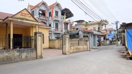 Giáp mặt "mẹ mìn" viết thư tống tiền bằng tay trái