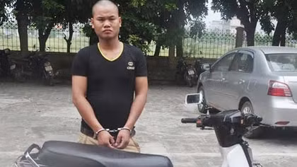 Bắt 2 kẻ cướp xe ôm và tài sản