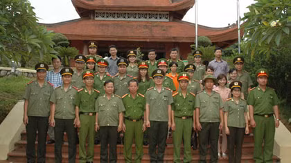 Về ‘Thủ đô gió ngàn’ dâng hương tưởng niệm Bác