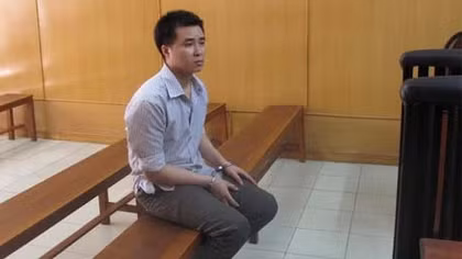 Nữ sinh sinh đôi, ông bố trẻ lĩnh 4 năm tù