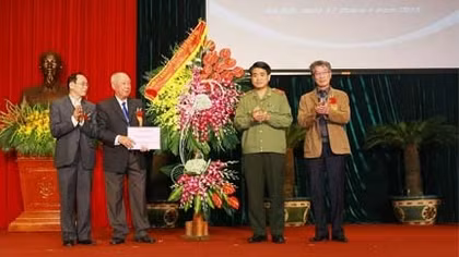 Vang mãi những bản anh hùng ca
